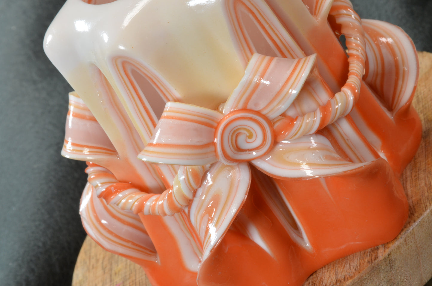 Collectie 2025: Exclusieve Gesneden Kaars, Hoogte: 11 cm, Breedte: 10 cm - s/n: 51802