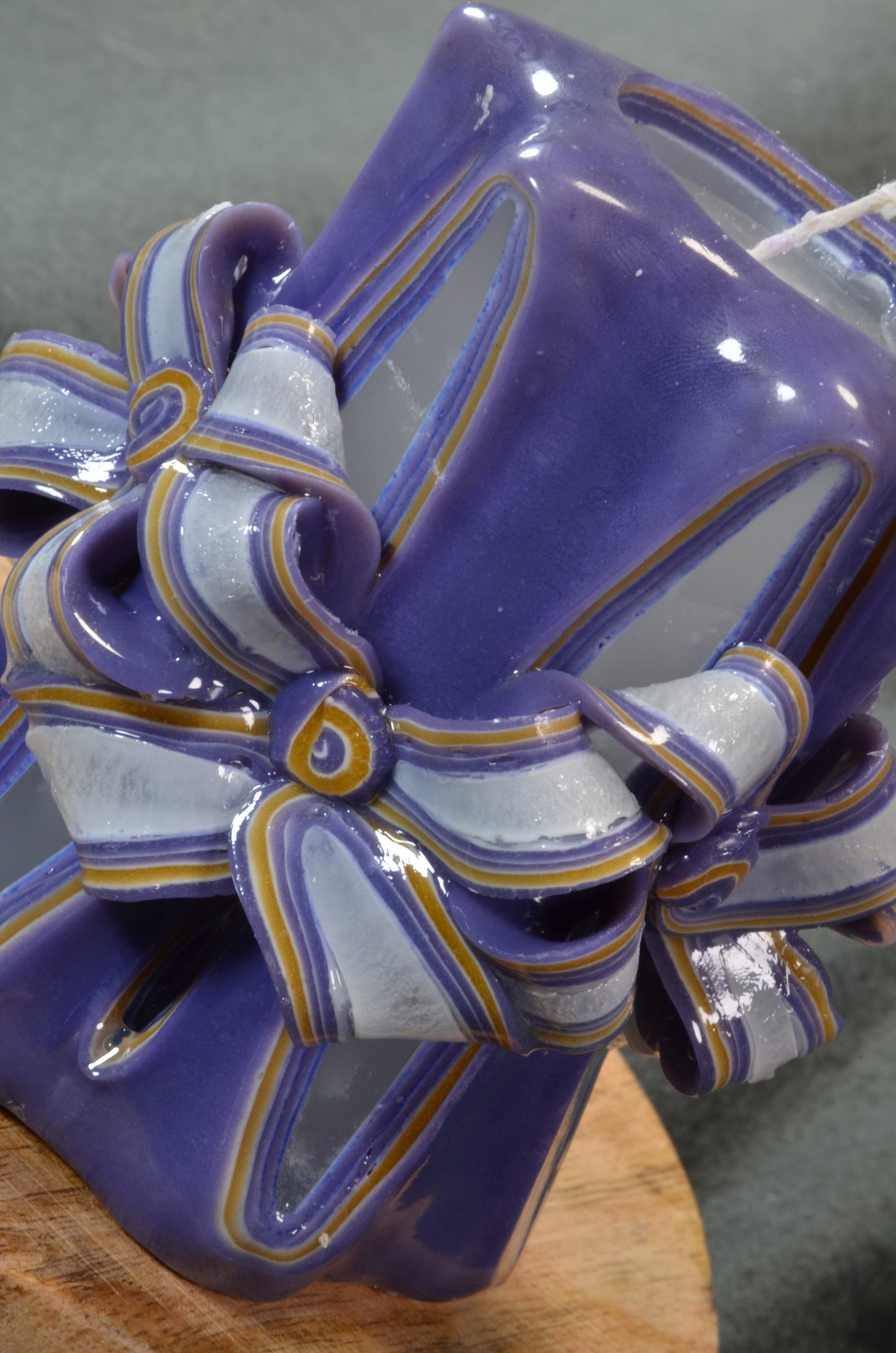 Collectie 2025: Exclusieve Gesneden Kaars, Hoogte: 11 cm, Breedte: 10 cm - s/n: 51818