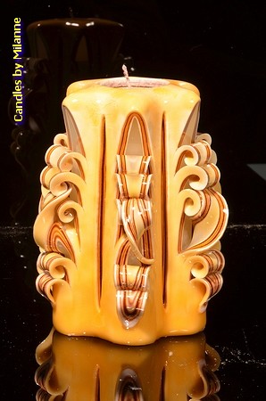 Collectie 2025:  Exclusieve Gesneden Kaars, Hoogte: 16 cm, Breedte: 11 cm - s/n: 50234