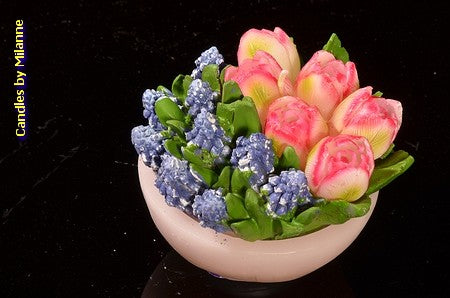Bloemenkaars Blauwe druifjes met Roze tulpen - 11x9 cm