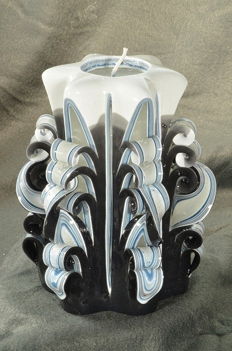 Collectie 2025:  Exclusieve Gesneden Kaars, Hoogte: 16 cm, Breedte: 11 cm - s/n: 51514
