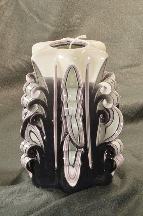 Collectie 2025:  Exclusieve Gesneden Kaars, Hoogte: 16 cm, Breedte: 11 cm - s/n: 51517