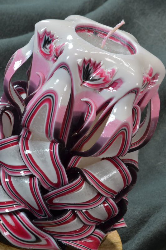 Collectie 2025:  Exclusieve Gesneden Kaars, Hoogte: 16 cm, Breedte: 11 cm - s/n: 51702