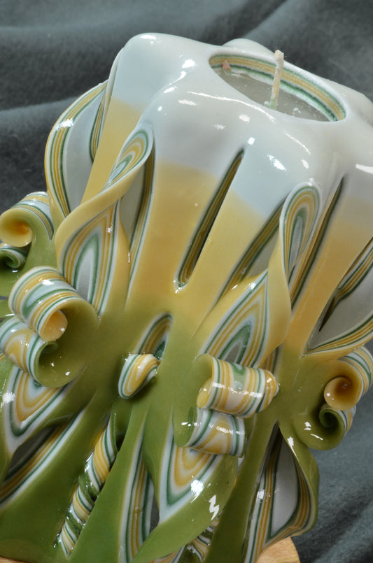 Collectie 2025:  Exclusieve Gesneden Kaars, Hoogte: 16 cm, Breedte: 11 cm - s/n: 51700