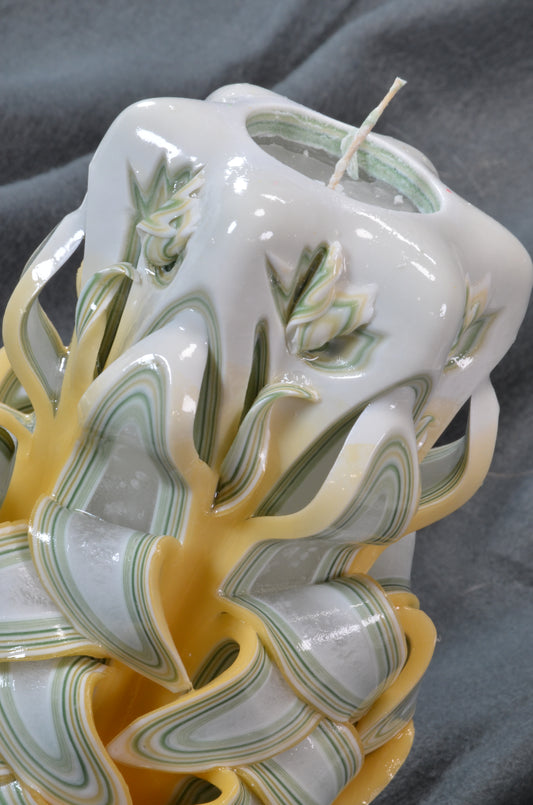 Collectie 2025:  Exclusieve Gesneden Kaars, Hoogte: 16 cm, Breedte: 11 cm - s/n: 51703