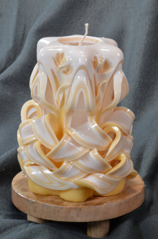 Collectie 2025:  Exclusieve Gesneden Kaars, Hoogte: 16 cm, Breedte: 11 cm - s/n: 51705