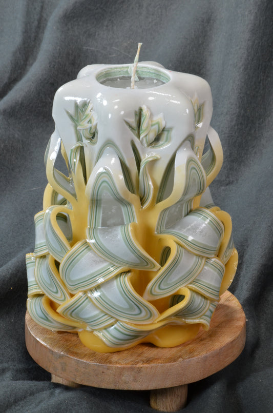 Collectie 2025:  Exclusieve Gesneden Kaars, Hoogte: 16 cm, Breedte: 11 cm - s/n: 51703