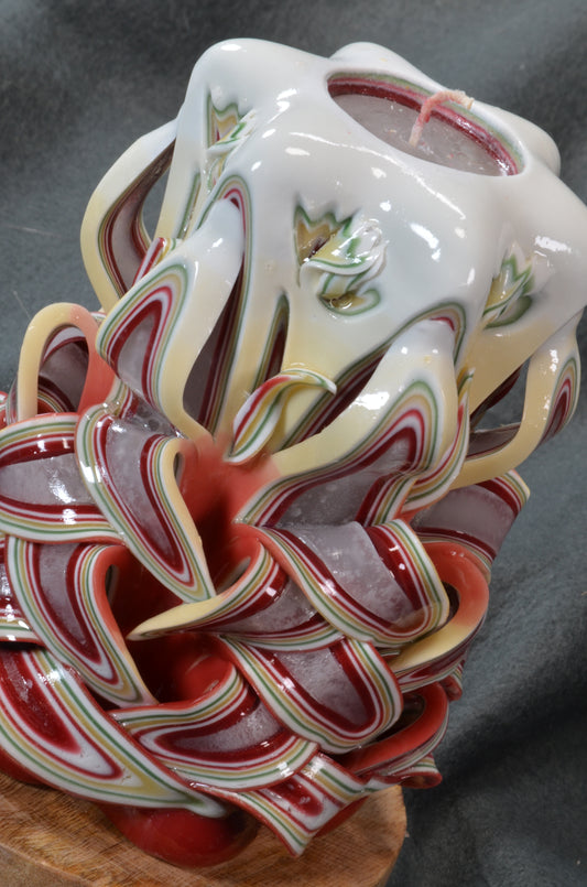 Collectie 2025:  Exclusieve Gesneden Kaars, Hoogte: 16 cm, Breedte: 11 cm - s/n: 51707