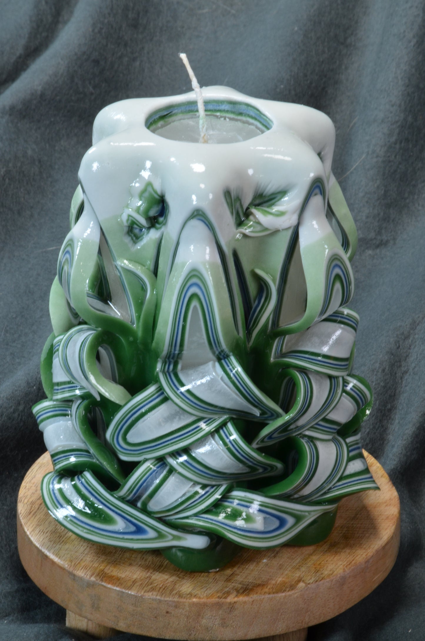 Collectie 2025:  Exclusieve Gesneden Kaars, Hoogte: 16 cm, Breedte: 11 cm - s/n: 51712