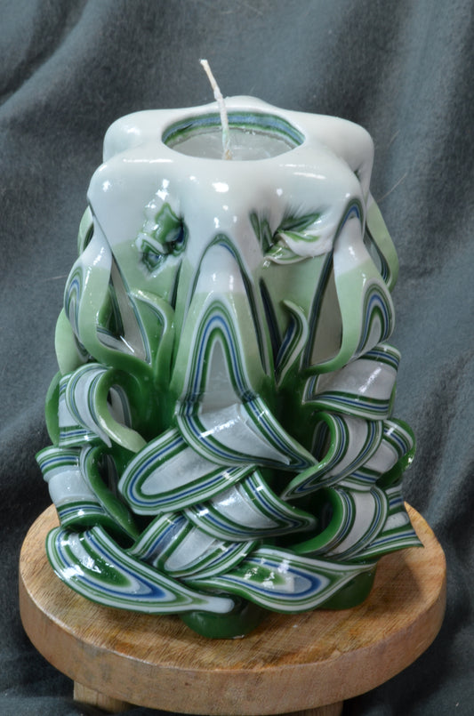Collectie 2025:  Exclusieve Gesneden Kaars, Hoogte: 16 cm, Breedte: 11 cm - s/n: 51712