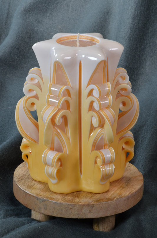 Collectie 2025:  Exclusieve Gesneden Kaars, Hoogte: 16 cm, Breedte: 11 cm - s/n: 51720