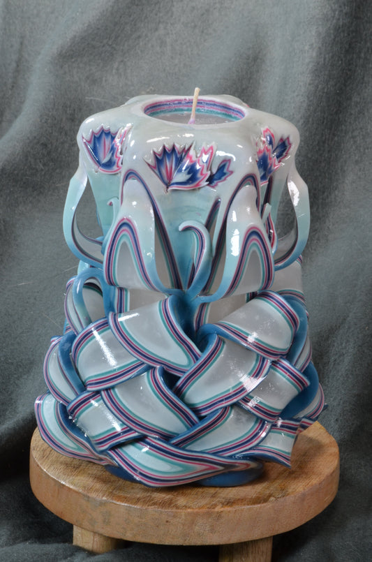 Collectie 2025:  Exclusieve Gesneden Kaars, Hoogte: 16 cm, Breedte: 11 cm - s/n: 51718