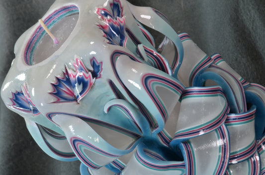 Collectie 2025:  Exclusieve Gesneden Kaars, Hoogte: 16 cm, Breedte: 11 cm - s/n: 51718