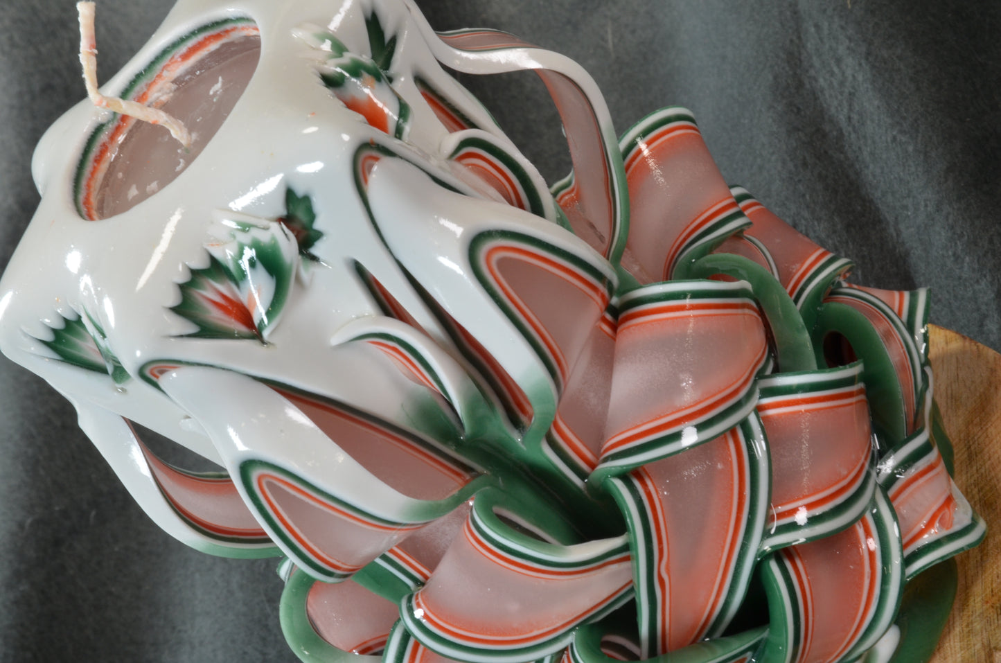 Collectie 2025:  Exclusieve Gesneden Kaars, Hoogte: 16 cm, Breedte: 11 cm - s/n: 51719