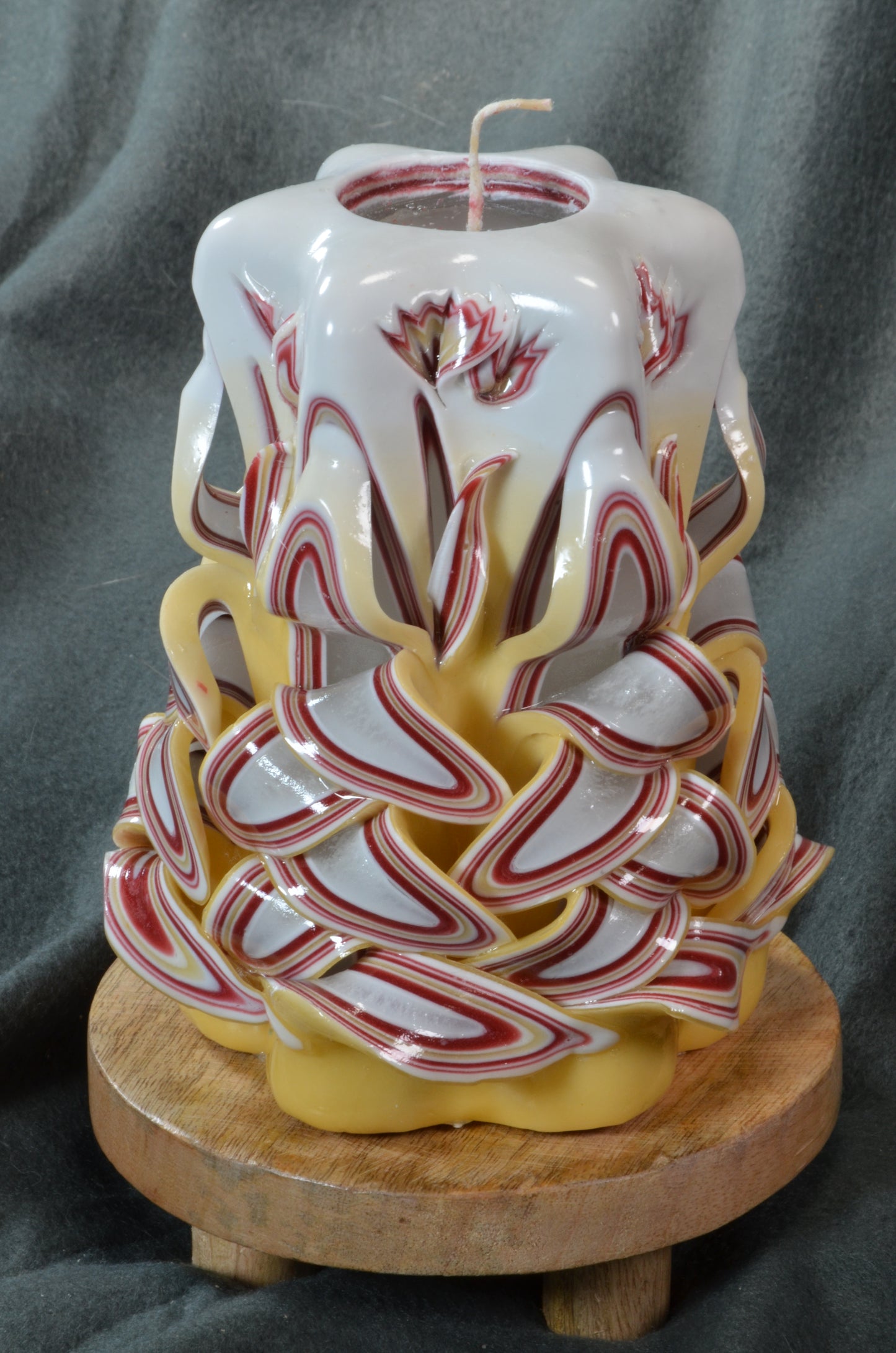 Collectie 2025:  Exclusieve Gesneden Kaars, Hoogte: 16 cm, Breedte: 11 cm - s/n: 50259