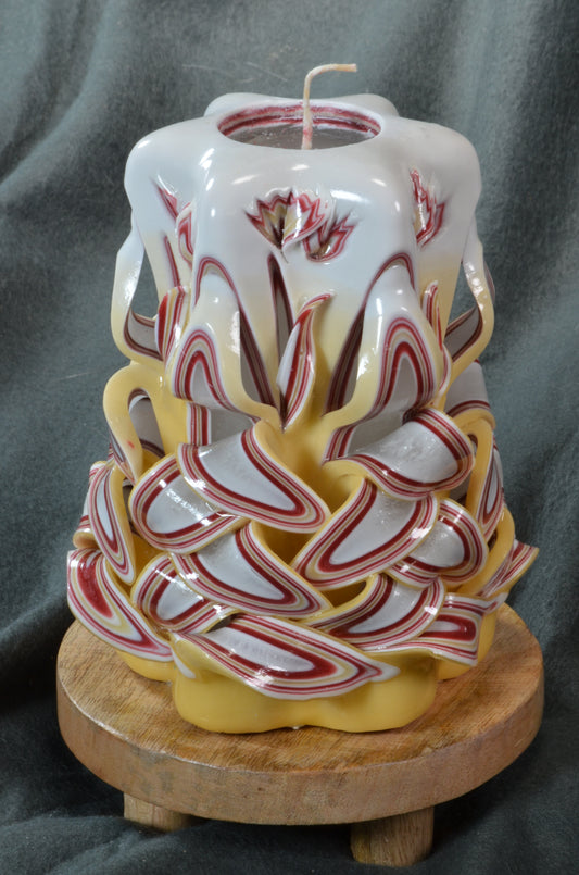 Collectie 2025:  Exclusieve Gesneden Kaars, Hoogte: 16 cm, Breedte: 11 cm - s/n: 50259