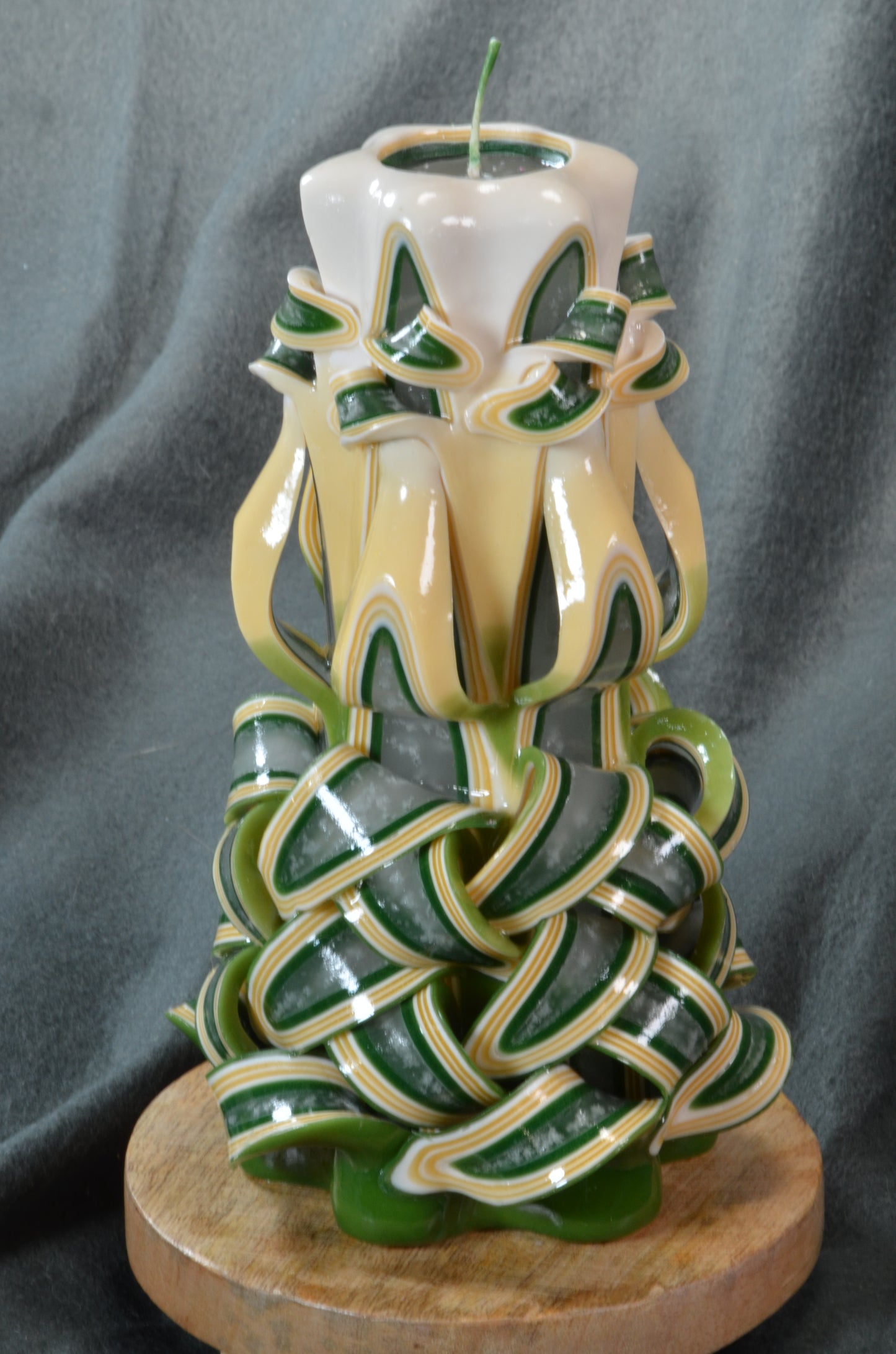 Collectie 2025:  Exclusieve Gesneden Kaars, Hoogte: 23 cm, Breedte: 11 cm - s/n: 51003