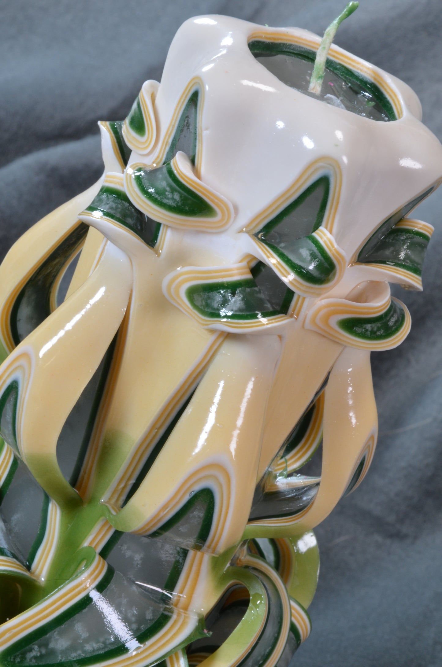 Collectie 2025:  Exclusieve Gesneden Kaars, Hoogte: 23 cm, Breedte: 11 cm - s/n: 51003