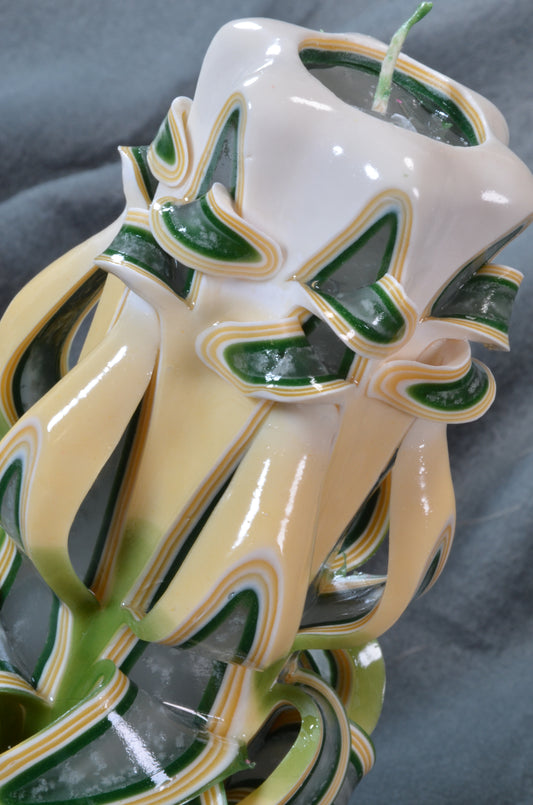 Collectie 2025:  Exclusieve Gesneden Kaars, Hoogte: 23 cm, Breedte: 11 cm - s/n: 51003