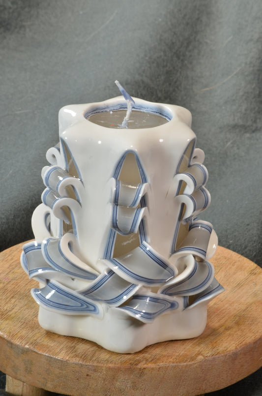 Collectie 2025:  Exclusieve Gesneden Kaars, Hoogte: 11 cm, Breedte: 10 cm - s/n: 51805