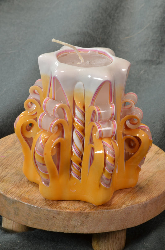 Collectie 2025:  Exclusieve Gesneden Kaars, Hoogte: 11 cm, Breedte: 10 cm - s/n: 51804