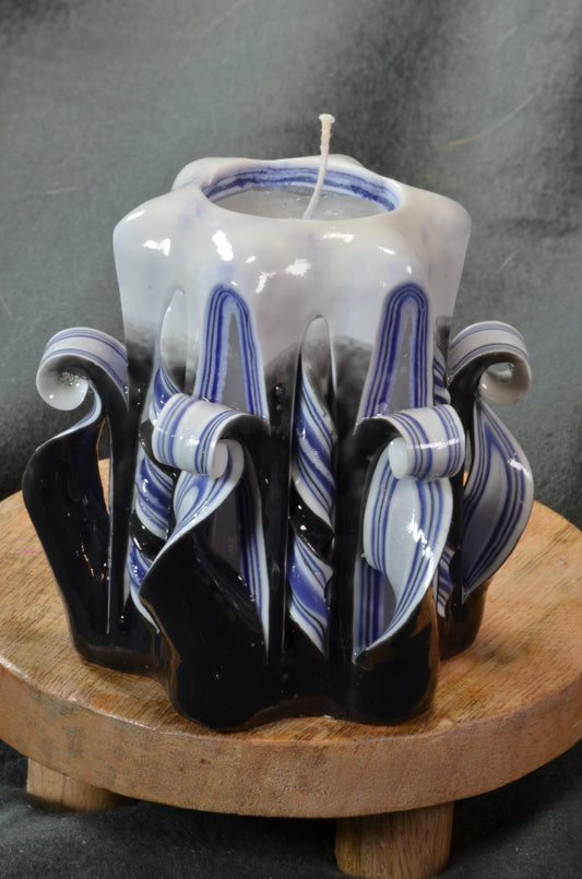 Collectie 2025:  Exclusieve Gesneden Kaars, Hoogte: 11 cm, Breedte: 10 cm - s/n: 51803