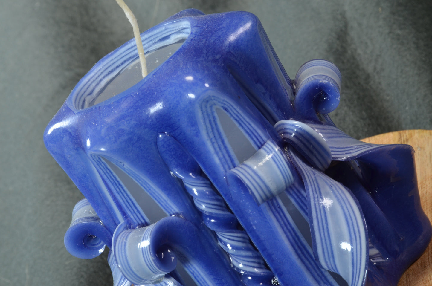 Collectie 2025:  Exclusieve Gesneden Kaars, Hoogte: 11 cm, Breedte: 10 cm - s/n: 51807