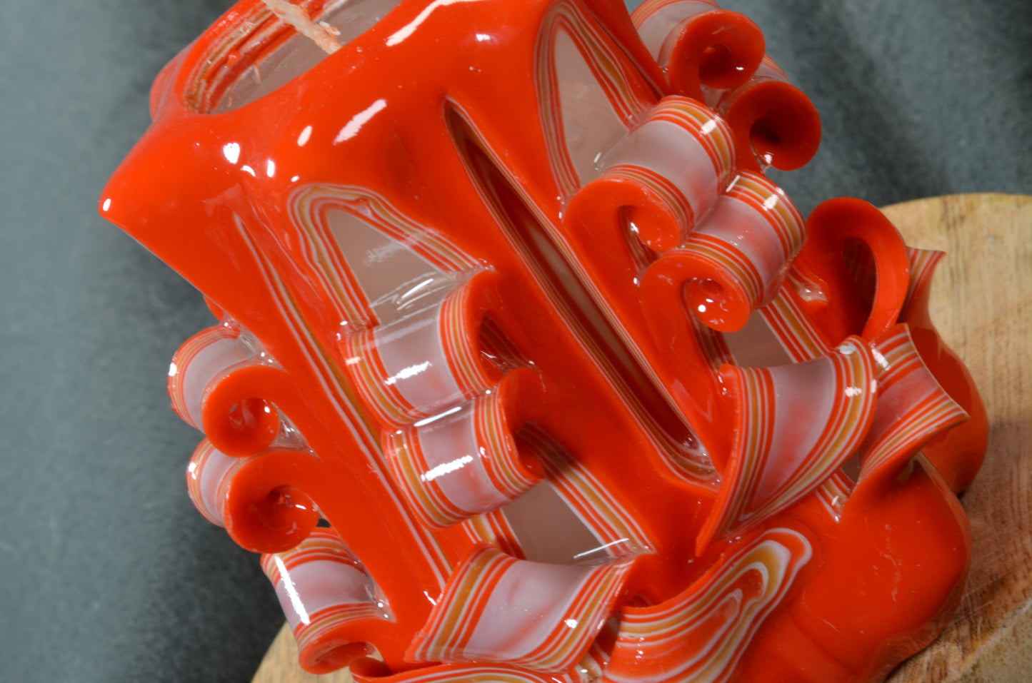Collectie 2025:  Exclusieve Gesneden Kaars, Hoogte: 11 cm, Breedte: 10 cm - s/n: 51809