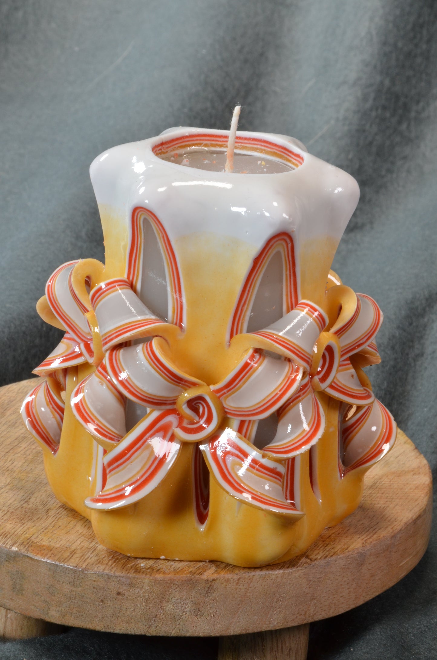 Collectie 2025:  Exclusieve Gesneden Kaars, Hoogte: 11 cm, Breedte: 10 cm - s/n: 51814