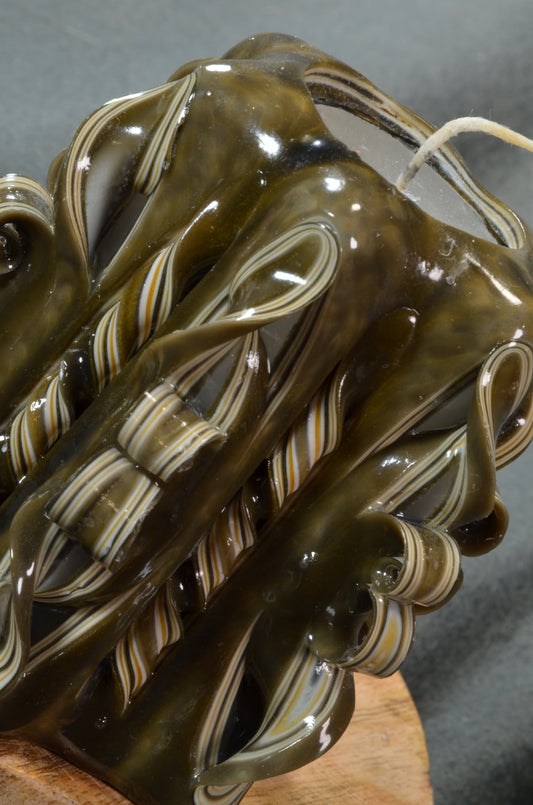 Collectie 2025:  Exclusieve Gesneden Kaars, Hoogte: 11 cm, Breedte: 10 cm - s/n: 51816