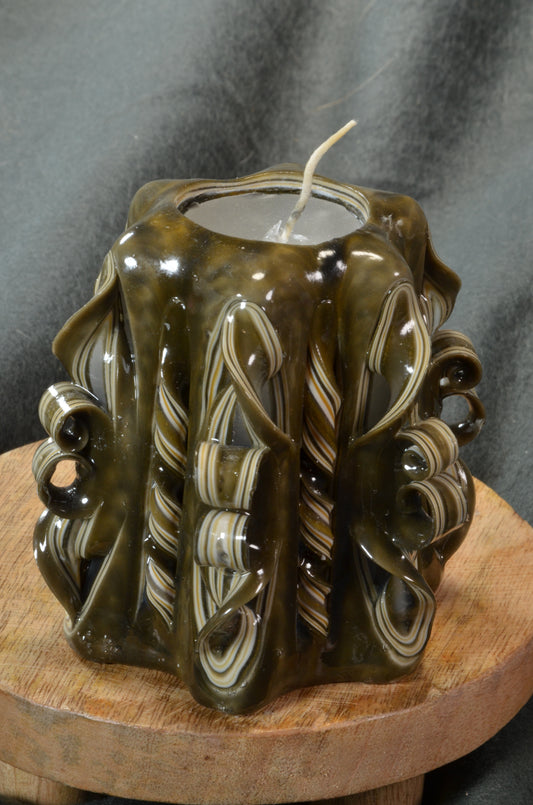 Collectie 2025:  Exclusieve Gesneden Kaars, Hoogte: 11 cm, Breedte: 10 cm - s/n: 51816