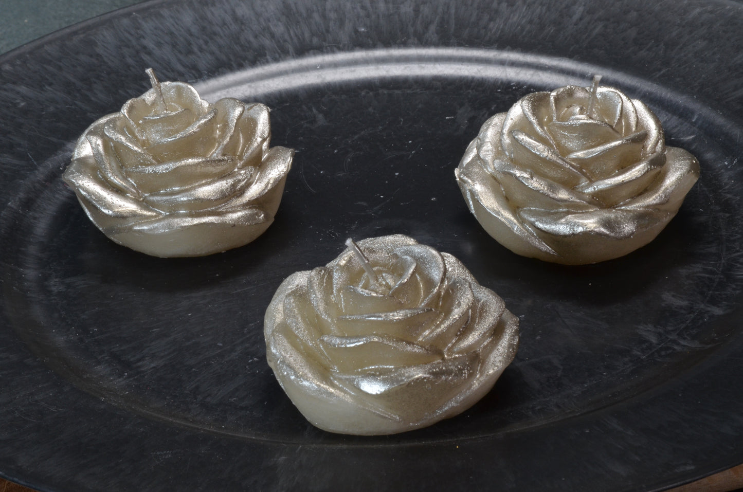 Bloemen Drijfkaars 7x7 cm, hoogte 4 cm Iin Metallic ZILVER, set van 3 stuks - BEKIJK VIDEO