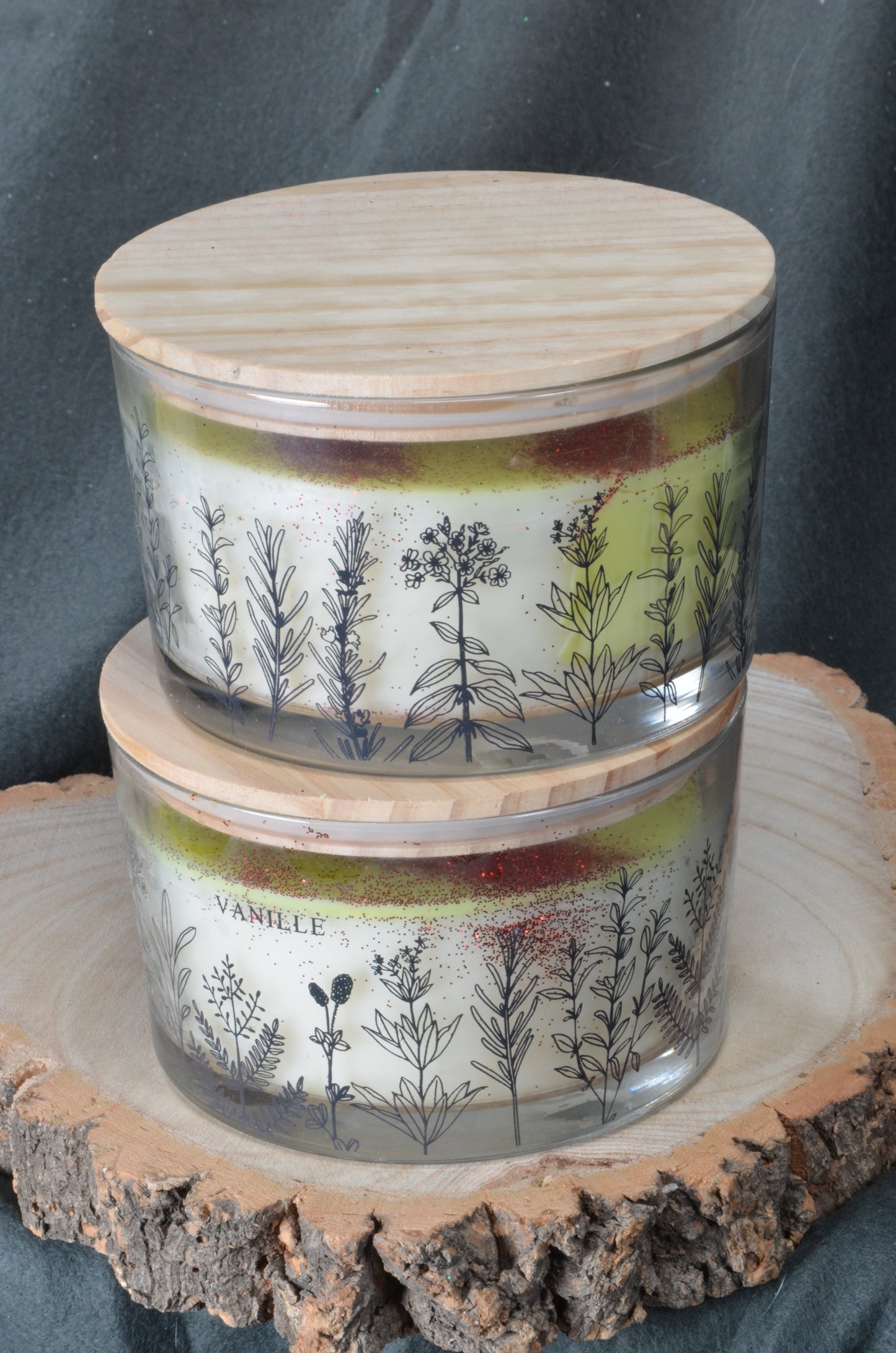 Designkaars in glas met 3 houten Pitten, Metallic Rood afgewerkt - 13x13 cm Hoogte: 8 cm